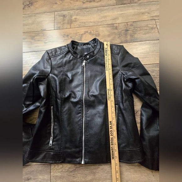 REITMANS black medium Faux Leather jacket, worn once. R138760, 76% polyurethane - Picture 4 of 8